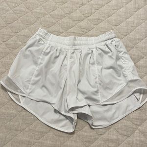 Lululemon Hotty Hot 4” shorts